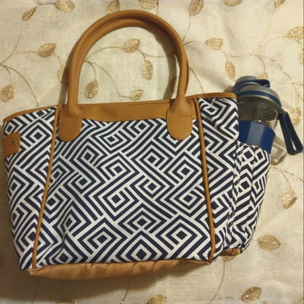 Insulated travel bag with matching water bottle